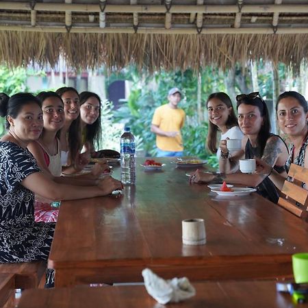 Rasti 2 Homestay Kuta  Экстерьер фото
