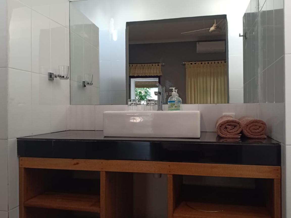 Rasti 2 Homestay Kuta  Номер фото